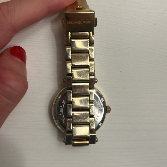Gold Michael kors watch - Picture 2 of 3